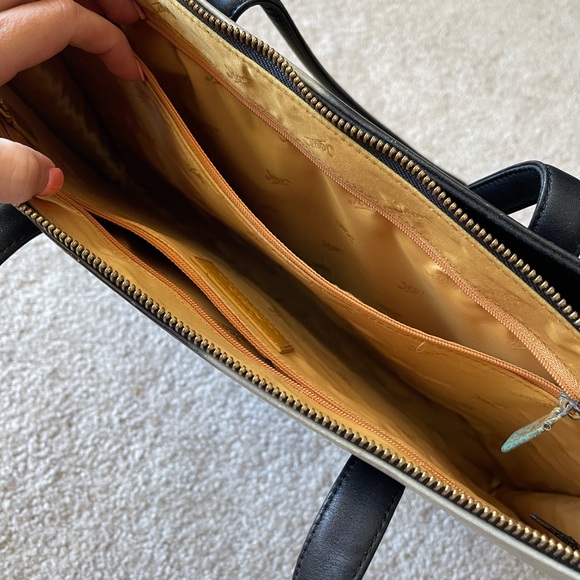 Purse - Picture 3 of 3